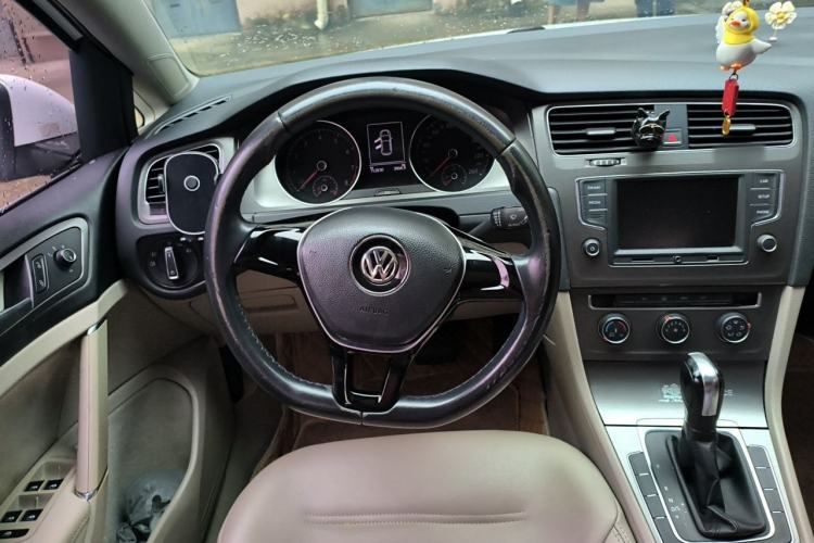 Used Volkswagen Golf 2015 1.6L Automatic Comfort Model Steering Wheel