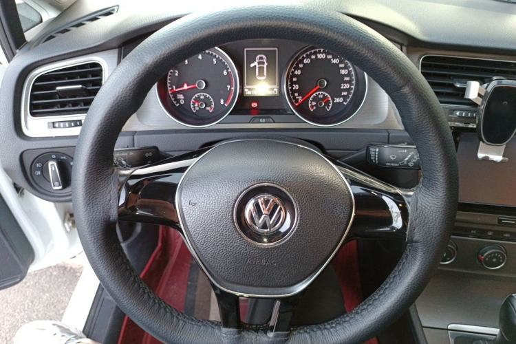 Used Volkswagen Golf 2015 1.6L Automatic Comfort Model Steering Wheel