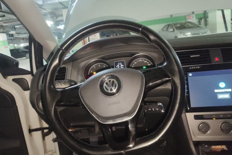 Used Volkswagen Golf 2015 1.6L Automatic Comfort Model Steering Wheel