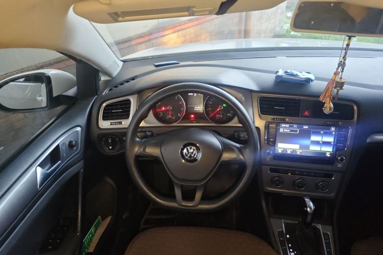 Used Volkswagen Golf 2015 1.6L Automatic Fashion Model Steering Wheel