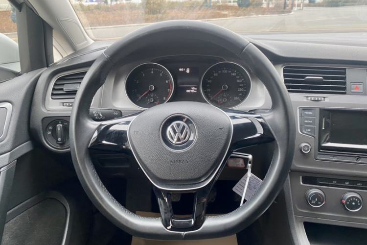 Used Volkswagen Golf 2015 1.6L Manual Fashion Edition Steering Wheel