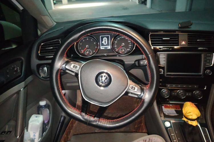 Used Volkswagen Golf 2015 1.4TSI Automatic Flagship Model Steering Wheel