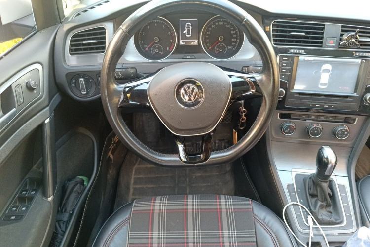 Used Volkswagen Golf 2015 1.6L Automatic Comfort Model Steering Wheel