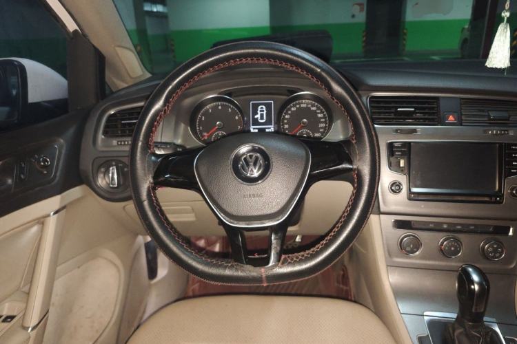 Used Volkswagen Golf 2015 1.6L Automatic Fashion Model Steering Wheel