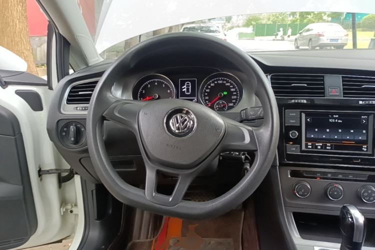 Used Volkswagen Golf 2015 1.6L Automatic Fashion Model Steering Wheel