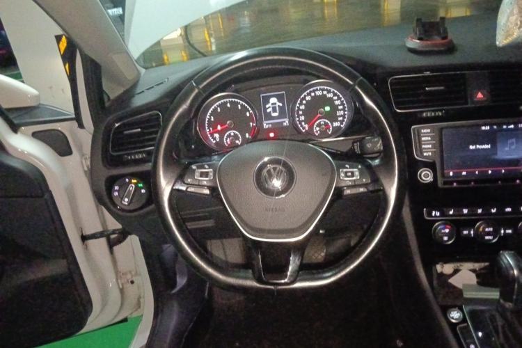 Used Volkswagen Golf 2015 1.4TSI Automatic Flagship Model Steering Wheel