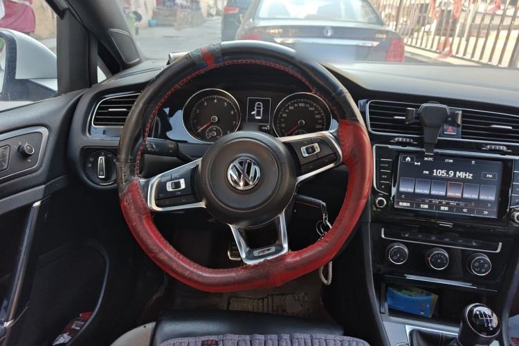 Used Volkswagen Golf 2015 1.4TSI Manual R-Line Steering Wheel