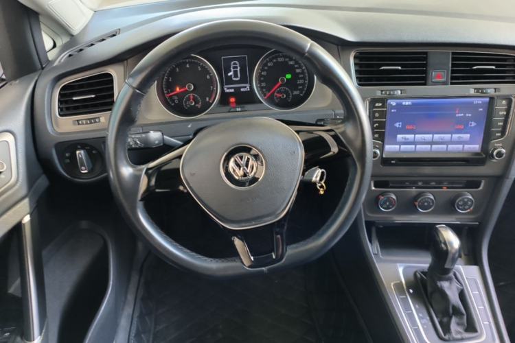 Used Volkswagen Golf 2015 1.6L Automatic Comfort Model Steering Wheel