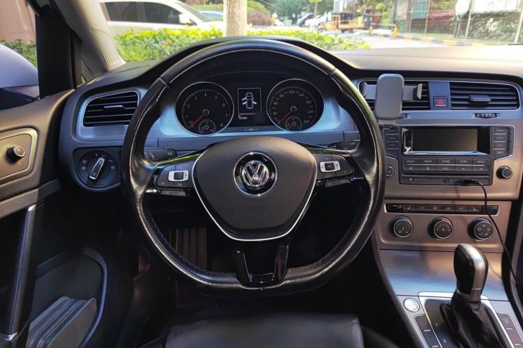 Used Volkswagen Golf 2015 1.4TSI Automatic Luxury Model Steering Wheel