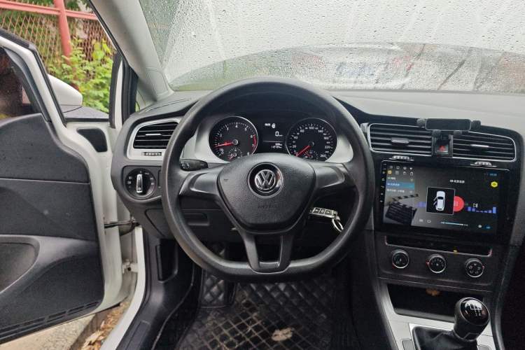 Used Volkswagen Golf 2015 1.6L Manual Fashion Edition Steering Wheel