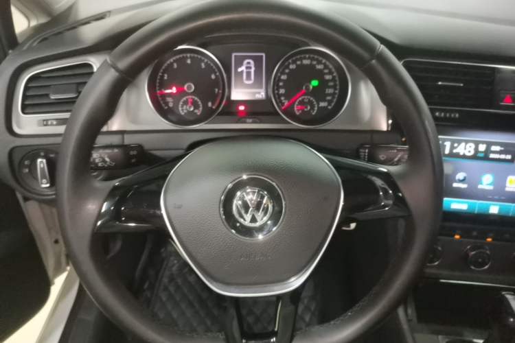 Used Volkswagen Golf 2015 1.4TSI Automatic Comfort Model Steering Wheel