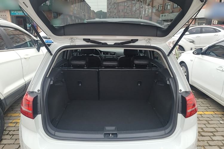Used Volkswagen Golf 2015 1.6L Automatic Comfort Model Trunk