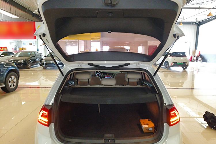 Used Volkswagen Golf 2015 1.6L Automatic Comfort Model Trunk