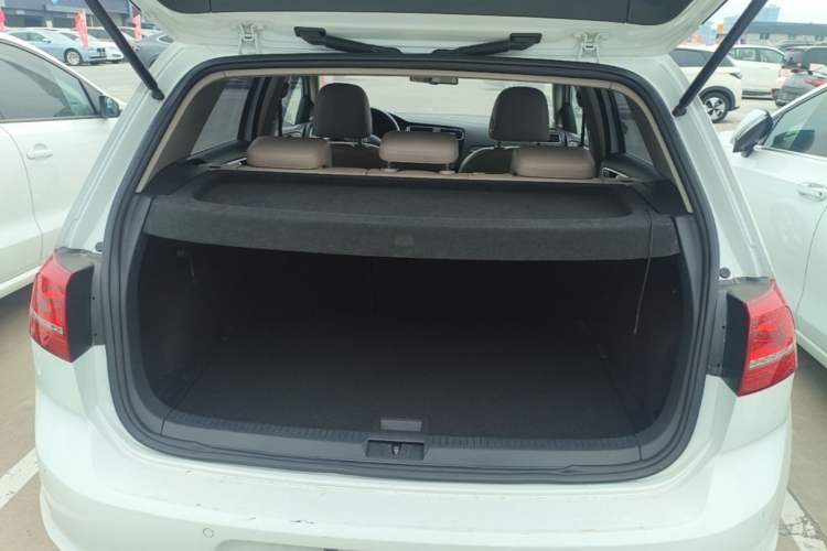 Used Volkswagen Golf 2015 1.4TSI Automatic Luxury Model Trunk