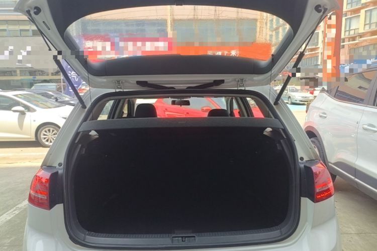 Used Volkswagen Golf 2015 1.6L Manual Fashion Edition Trunk