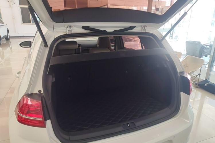 Used Volkswagen Golf 2015 1.6L Automatic Comfort Model Trunk