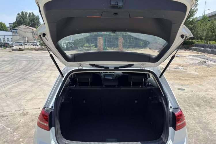 Used Volkswagen Golf 2015 1.6L Automatic Comfort Model Trunk