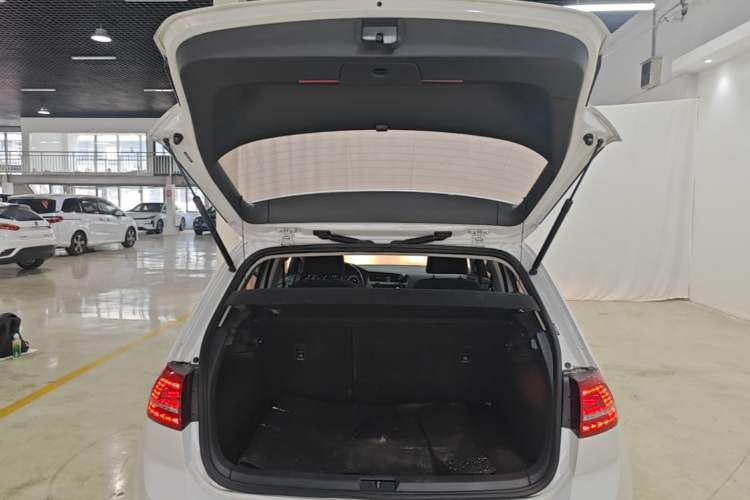 Used Volkswagen Golf 2015 1.2TSI Automatic Comfort Model Trunk