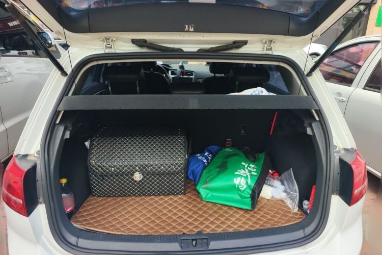 Used Volkswagen Golf 2015 1.6L Automatic Comfort Model Trunk