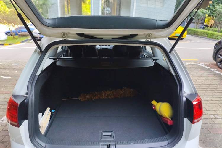 Used Volkswagen Golf 2015 1.4TSI Comfort Travel Edition Trunk