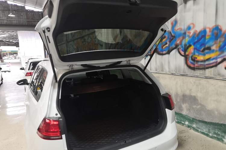 Used Volkswagen Golf 2015 1.4TSI Comfort Travel Edition Trunk