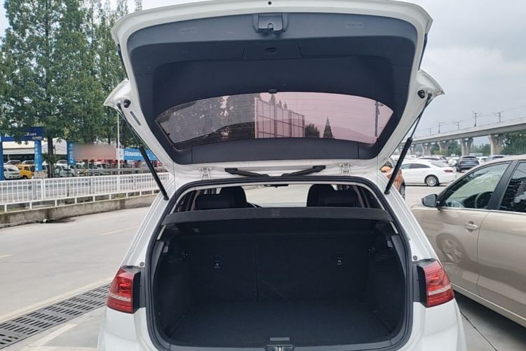 Used Volkswagen Golf 2015 1.6L Automatic Comfort Model Trunk