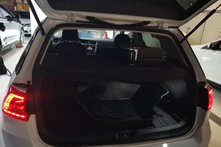 Used Volkswagen Golf 2015 1.6L Manual Fashion Edition Trunk