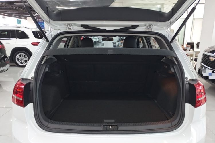 Used Volkswagen Golf 2015 1.6L Automatic Comfort Model Trunk