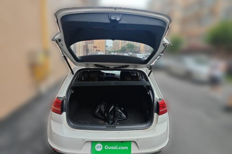 Used Volkswagen Golf 2015 1.6L Automatic Comfort Model Trunk