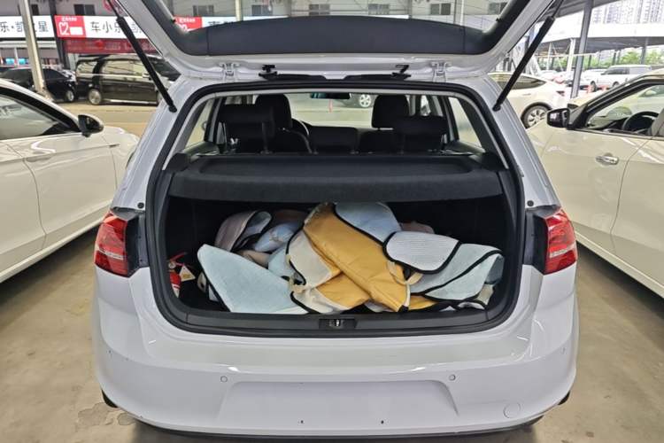 Used Volkswagen Golf 2015 1.6L Automatic Comfort Model Trunk