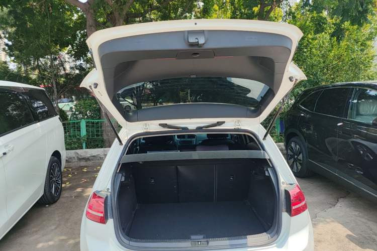 Used Volkswagen Golf 2015 1.4TSI Automatic Comfort Model Trunk