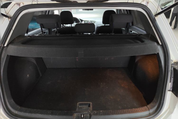 Used Volkswagen Golf 2015 1.6L Manual Fashion Edition Trunk