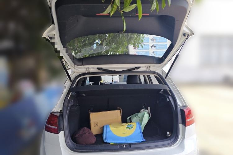 Used Volkswagen Golf 2015 1.6L Automatic Fashion Model Trunk