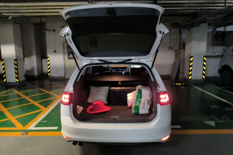 Used Volkswagen Golf 2015 1.4TSI Comfort Travel Edition Trunk