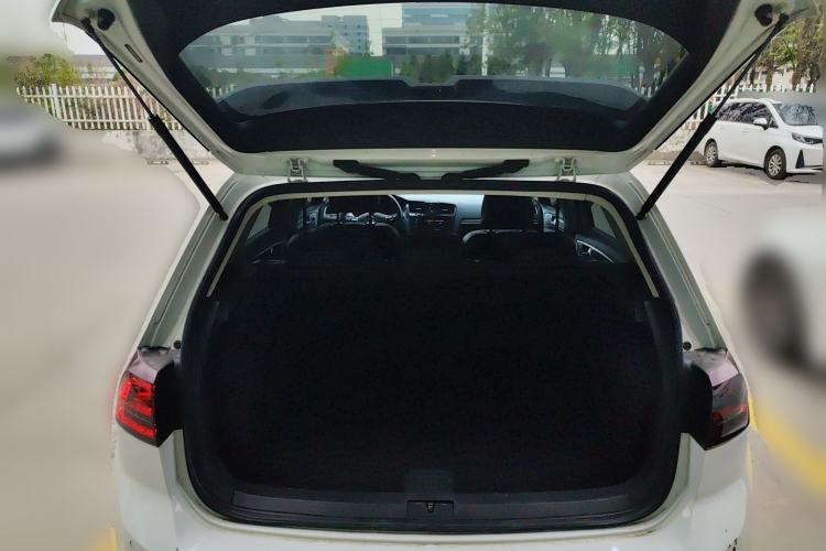 Used Volkswagen Golf 2015 1.6L Automatic Comfort Model Trunk