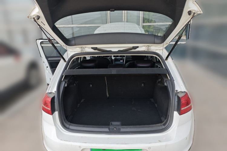 Used Volkswagen Golf 2015 1.6L Automatic Fashion Model Trunk