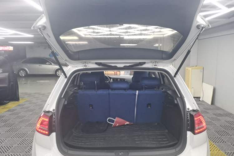 Used Volkswagen Golf 2015 1.4TSI Automatic Comfort Model Trunk