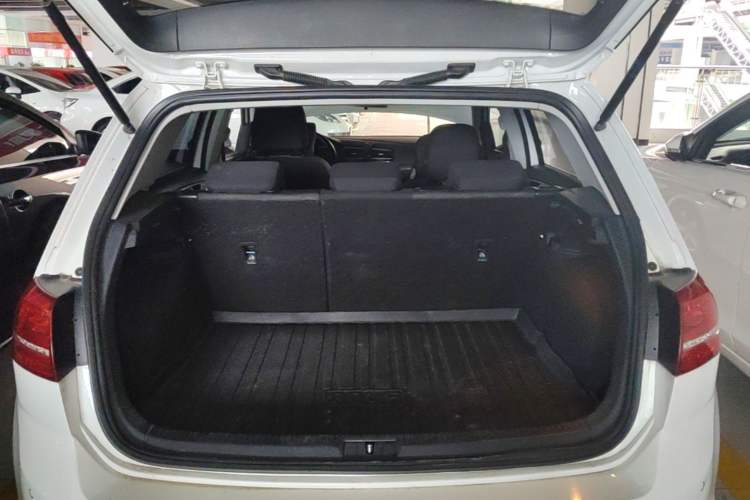 Used Volkswagen Golf 2015 1.6L Automatic Comfort Model Trunk