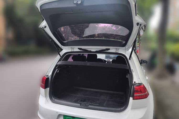 Used Volkswagen Golf 2015 1.6L Automatic Comfort Model Trunk