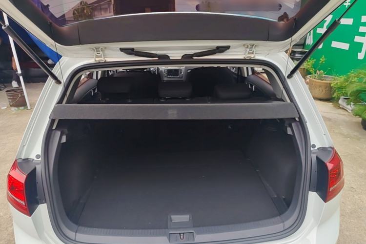 Used Volkswagen Golf 2015 1.6L Automatic Comfort Model Trunk