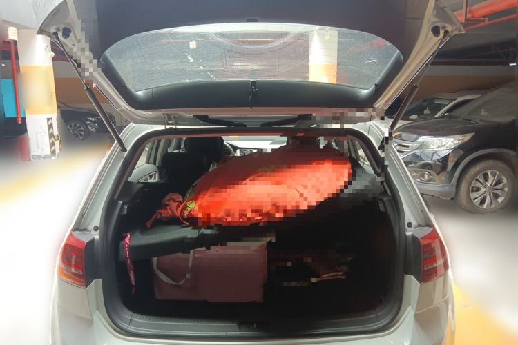 Used Volkswagen Golf 2015 1.6L Manual Fashion Edition Trunk