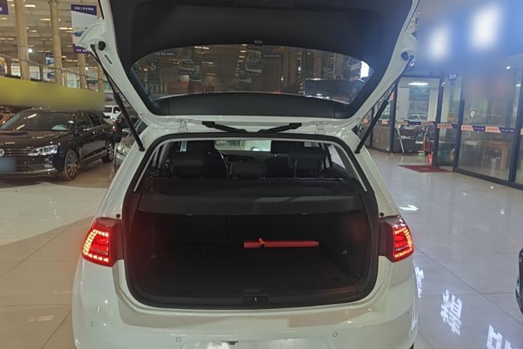 Used Volkswagen Golf 2015 1.6L Automatic Comfort Model Trunk