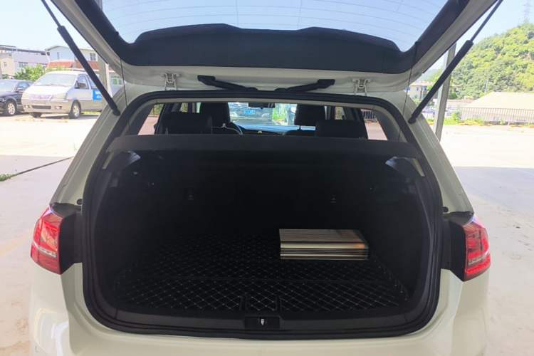 Used Volkswagen Golf 2015 1.6L Automatic Comfort Model Trunk