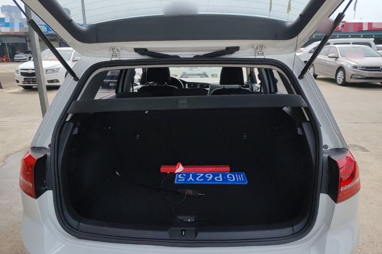 Used Volkswagen Golf 2015 1.6L Automatic Comfort Model Trunk