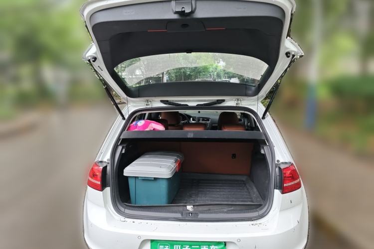Used Volkswagen Golf 2015 1.6L Automatic Comfort Model Trunk