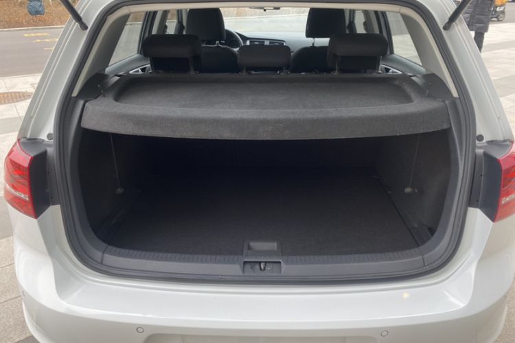 Used Volkswagen Golf 2015 1.6L Manual Fashion Edition Trunk