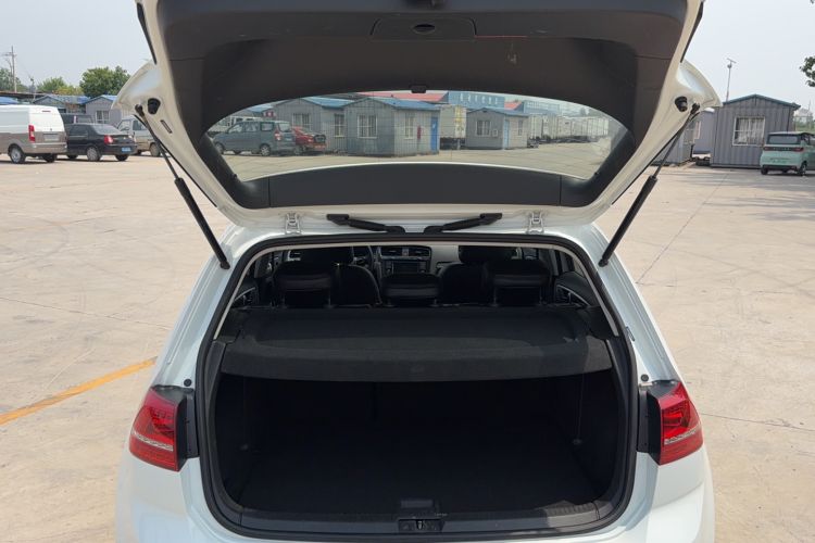 Used Volkswagen Golf 2015 1.6L Automatic Comfort Model Trunk