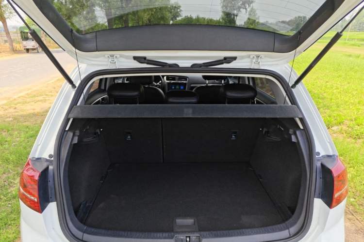 Used Volkswagen Golf 2015 1.6L Automatic Comfort Model Trunk