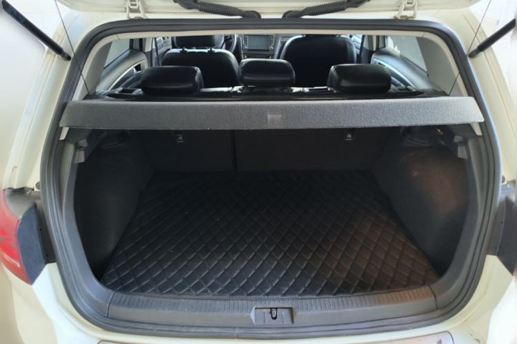 Used Volkswagen Golf 2015 1.6L Automatic Comfort Model Trunk