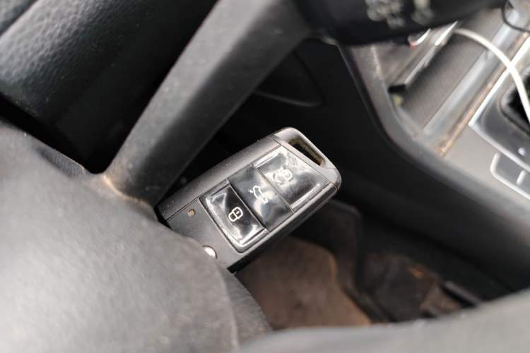Used Volkswagen Golf 2015 1.6L Automatic Comfort Model Vehicle Key